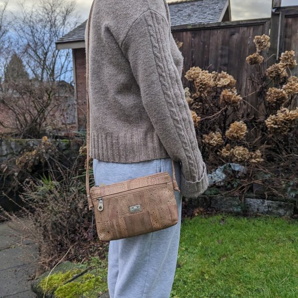 Montado Cork Crossbody Bag for Women - Handmade in Portugal from Cork Leather - Picture 5 of 6